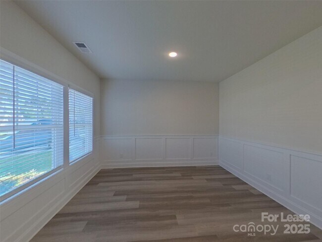 Building Photo - 112 Halesworth Rd