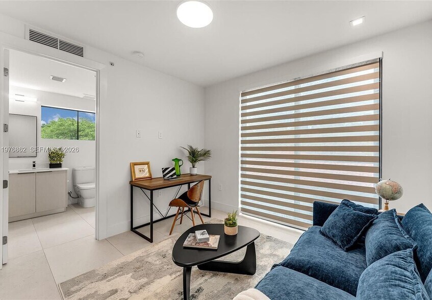 Building Photo - 721 SW 11th St