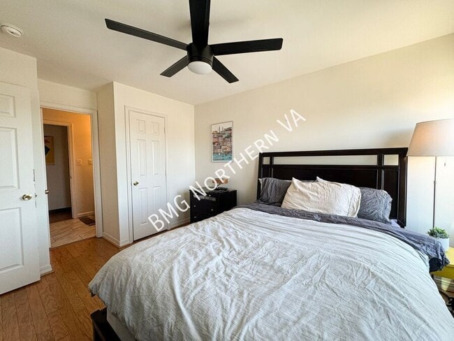 Building Photo - 3217 Wisconsin Ave NW