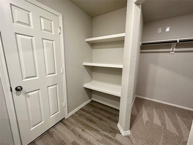 Building Photo - 491 Dalloway St