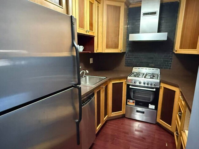 Building Photo - 67-107-107 Burns St