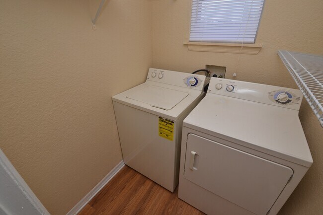 Building Photo - 1/1 Condo in Villas Del Sol ~ Gated Comm w/ Resort-Style Amenities!