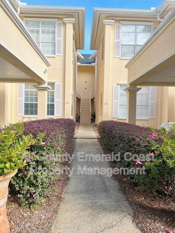 Building Photo - 420 Oak Harbour Ln