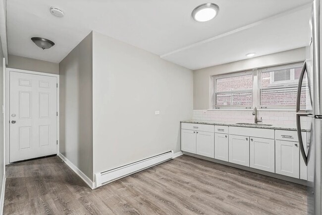 Building Photo - 5358 S Narragansett Ave