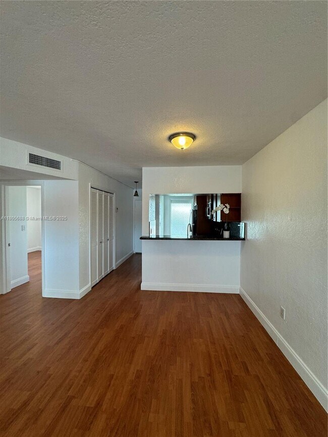 Building Photo - 427 Santander Ave