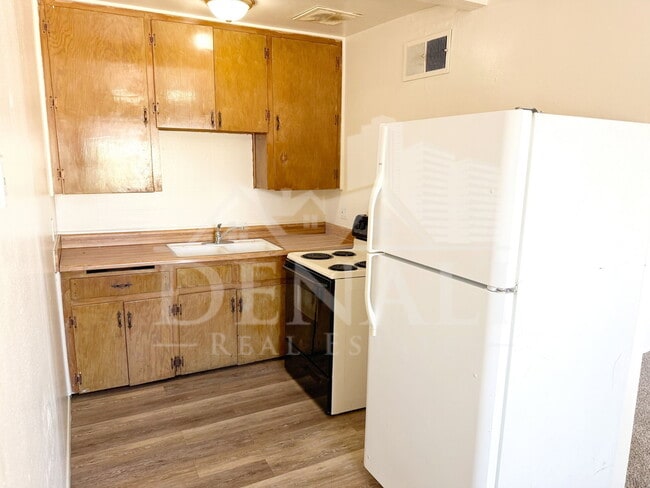 Building Photo - 1211 W Apache Trail
