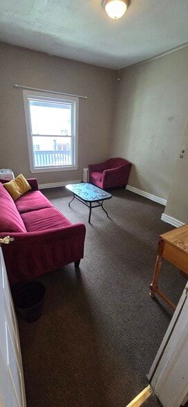 Large Bedrooms - 425 Taylor Ave