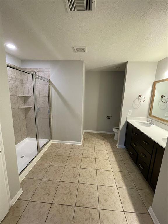 Building Photo - 15827 Copper Oak Ln