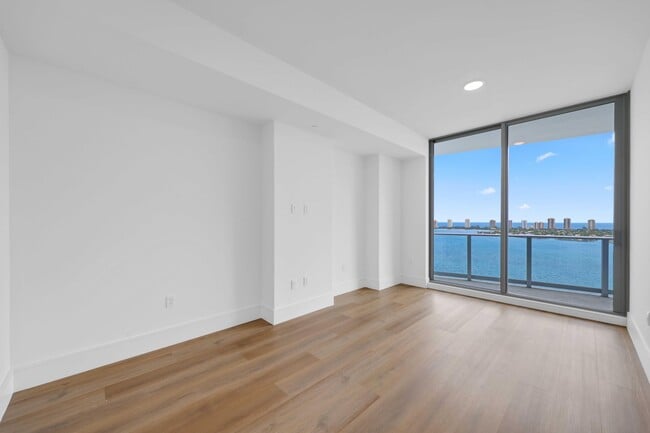 Building Photo - 220 Lake Shore Dr