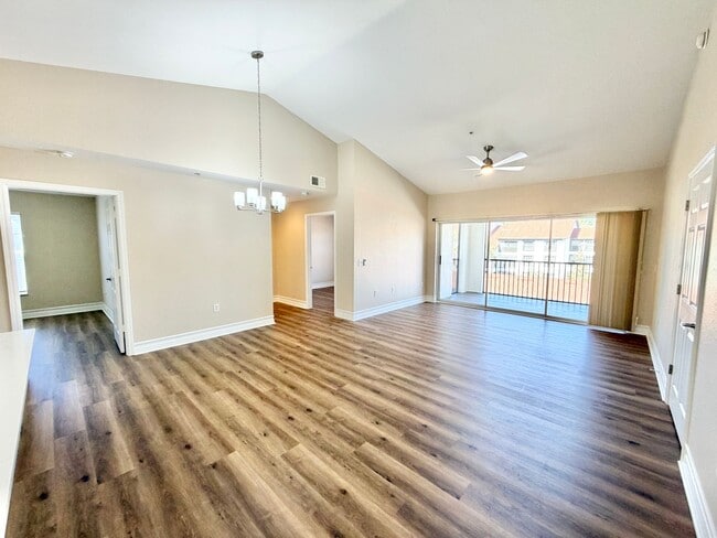 Building Photo - ** FAIRWAY PRESERVE ** 3 BED / 2 BATH CONDO - PET OK! - NORTH NAPLES - ANNUAL RENTAL