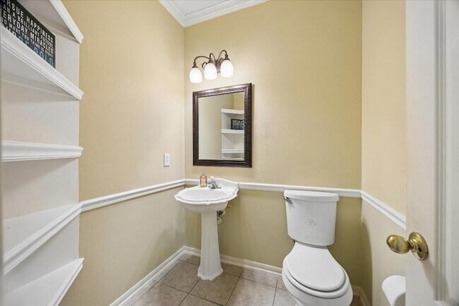 Building Photo - 1618 Autumn Springs Dr