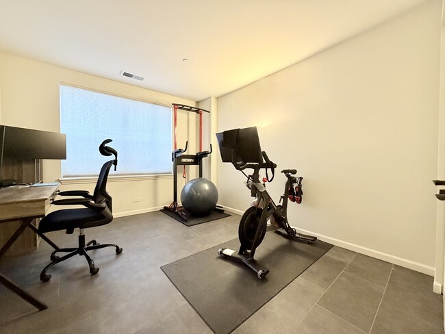 Building Photo - 362 Broadmoor Ln