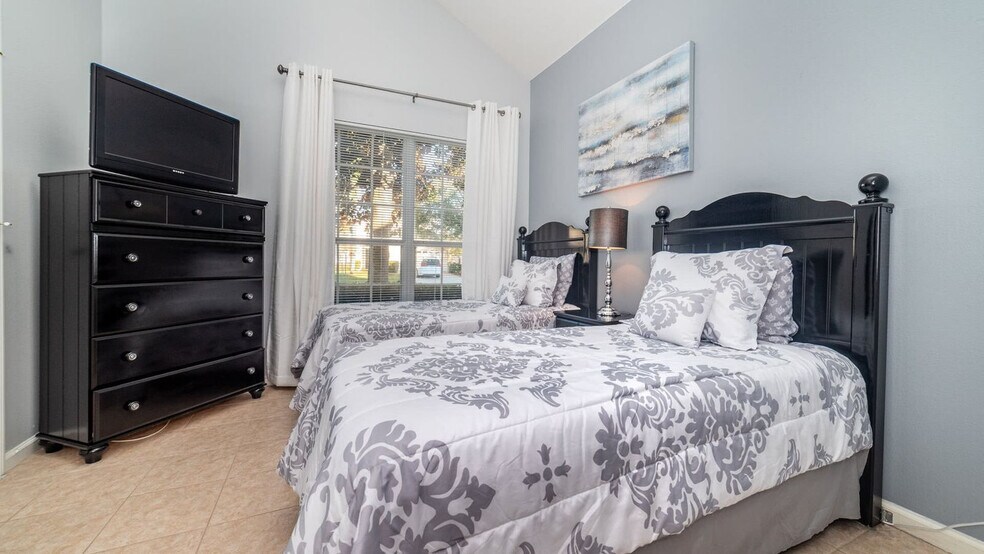 Building Photo - 8135 Sun Palm Dr