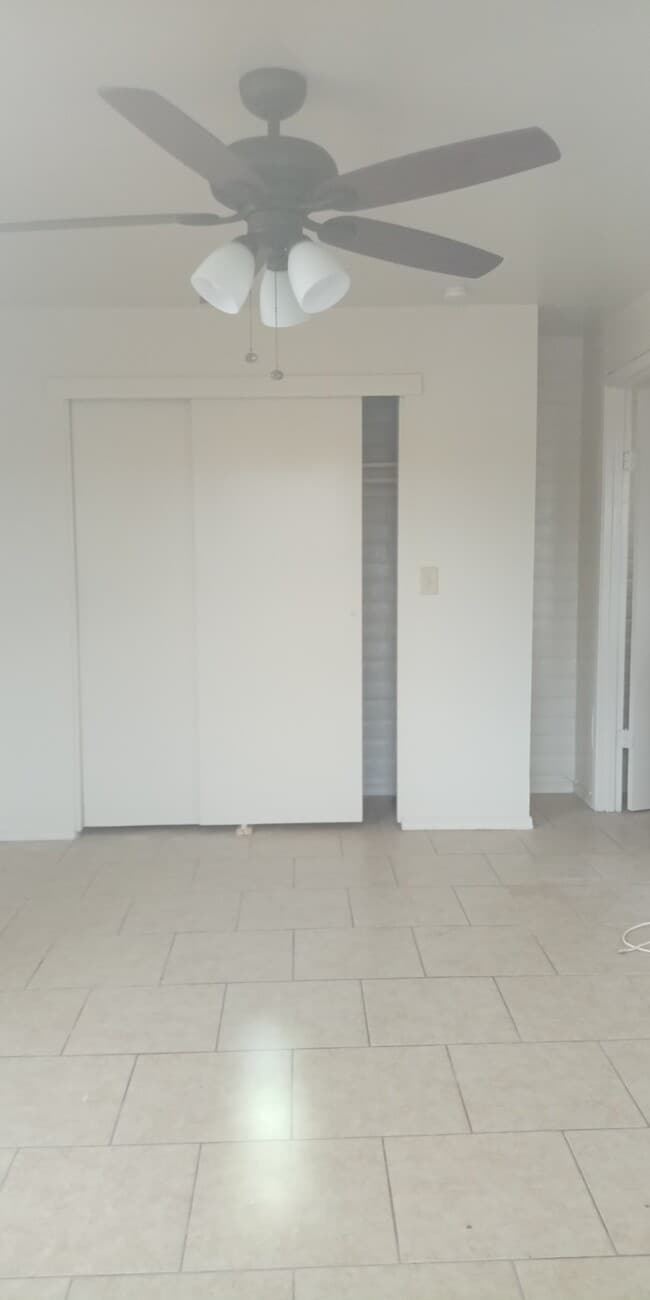 Bedroom - 248 N Westmoreland Ave