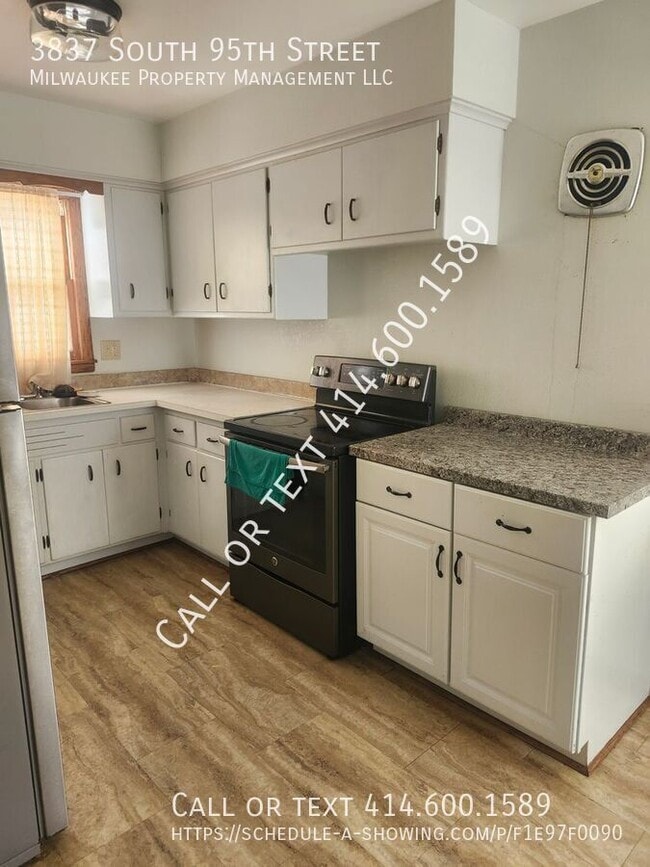 Building Photo - 3837 S 95th St