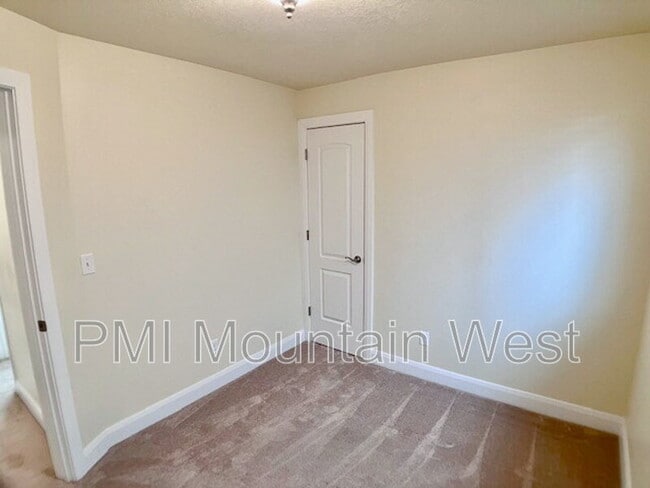 Building Photo - 2779 W 5525 S