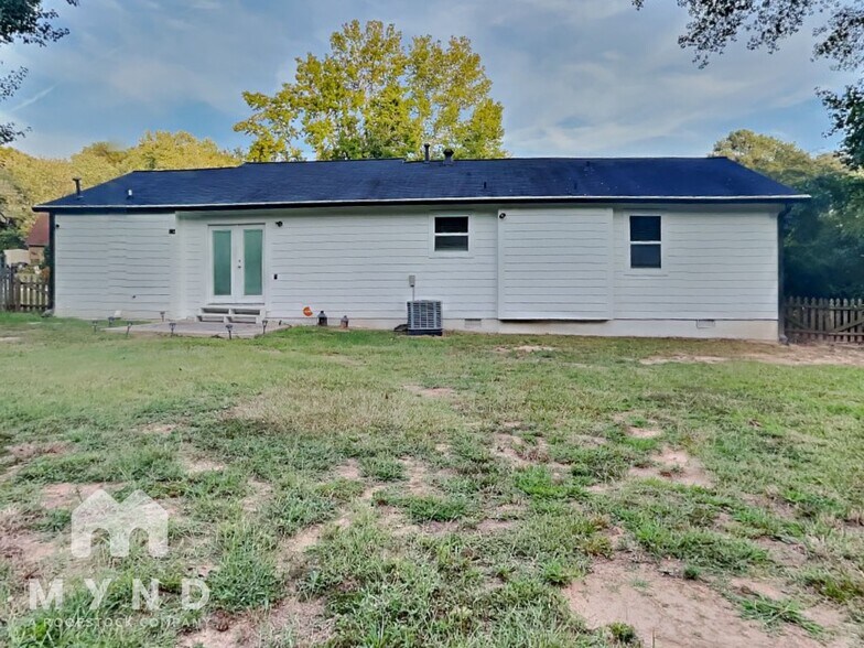 Building Photo - 5581 Aspen Dr
