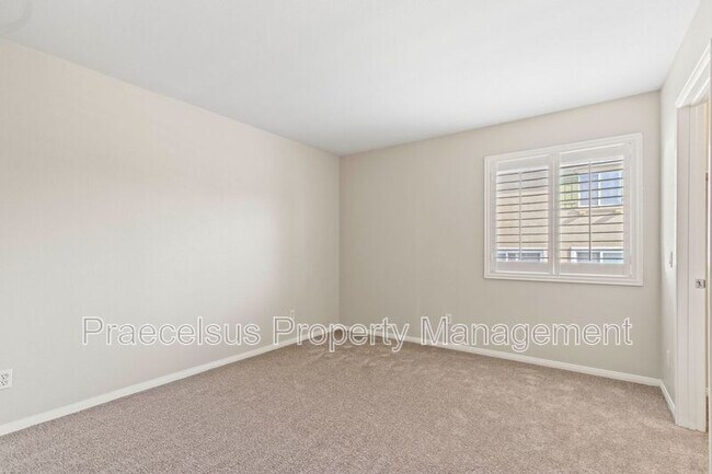 Building Photo - 421 Corte Calypso