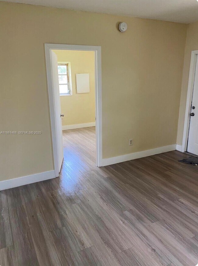 Building Photo - 1111 SW 2nd St