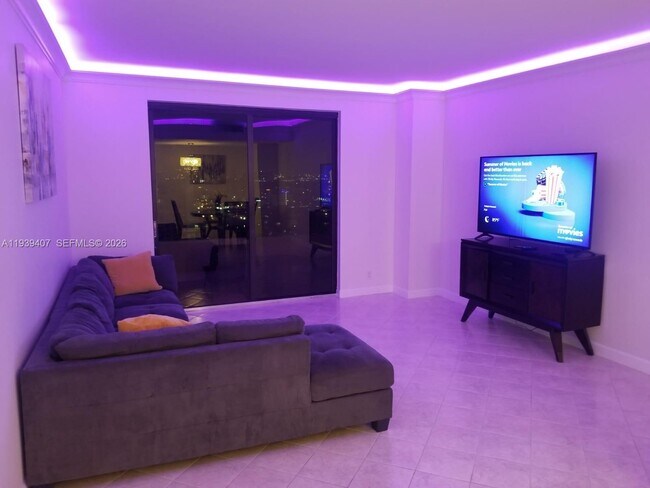 Building Photo - 2500 Parkview Dr