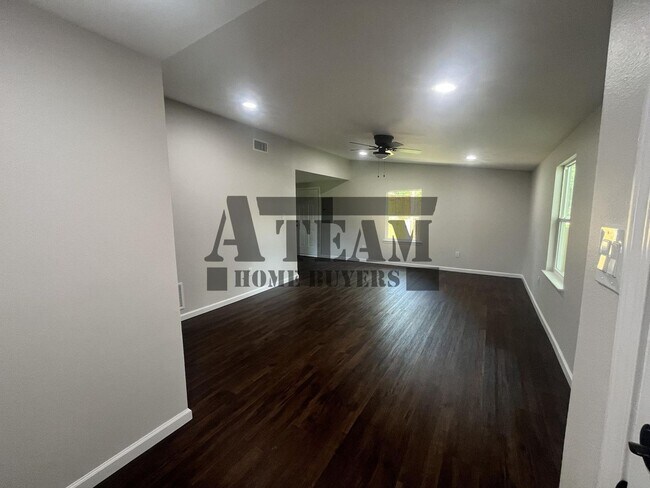 Building Photo - Fully Remodeled 2 Bedroom 2 Bathroom