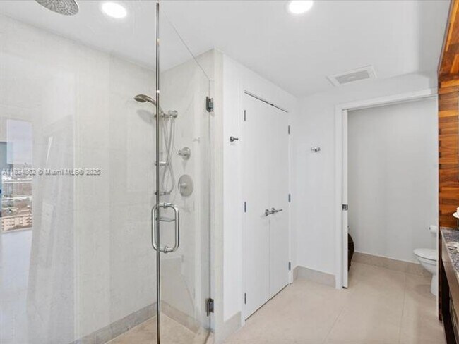 Building Photo - 6899 Collins Ave