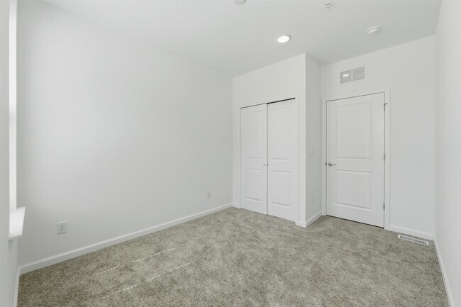 Building Photo - 400 Willow St