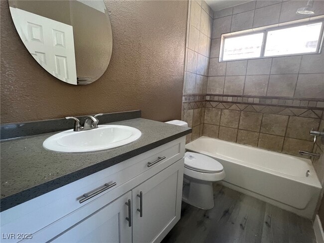 Building Photo - 1368 Torington Dr