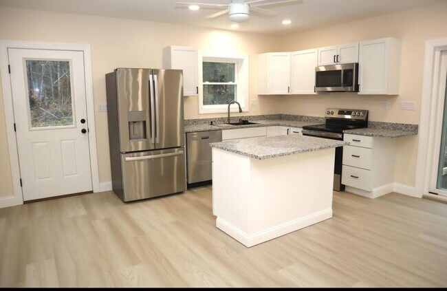 Building Photo - 615 White School House Rd