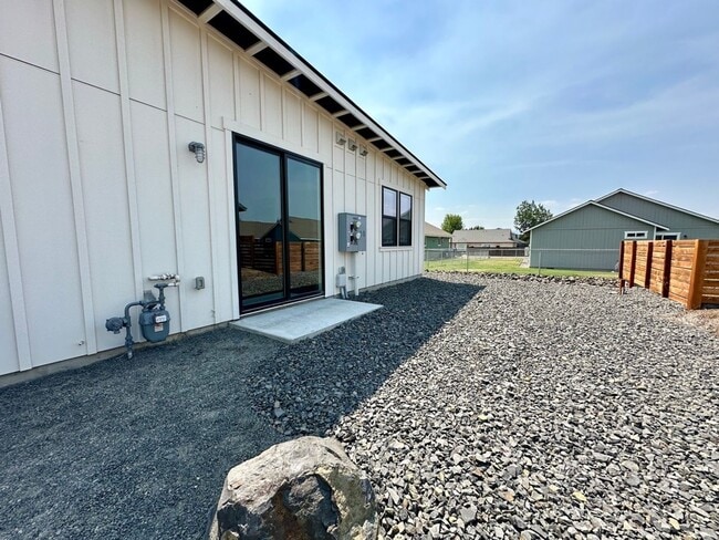 Building Photo - 115 E 26th Ave