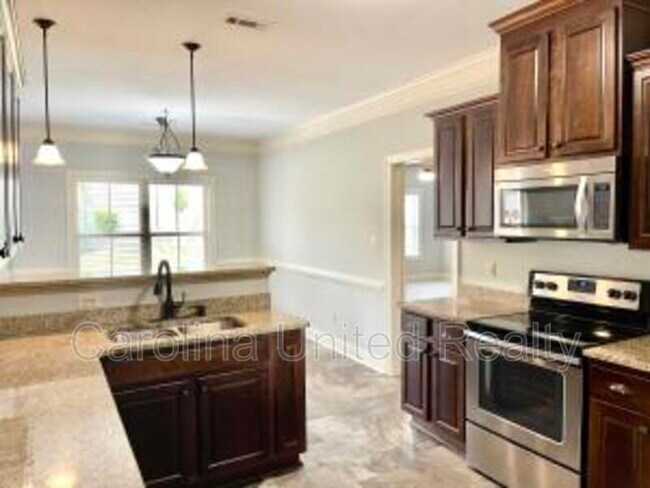 Building Photo - 220 Kickham Ln