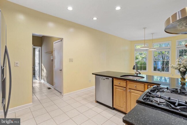 Building Photo - 210 Bullock Dr