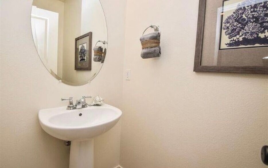 Half bath on main level - 170 N N St