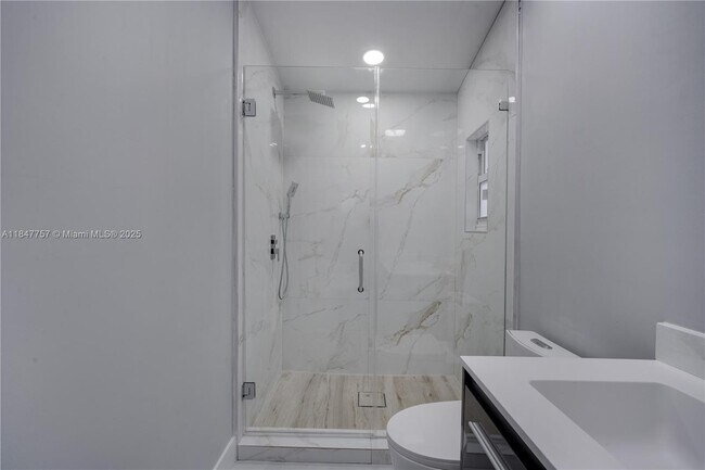Building Photo - 1114 SW 13th Ct