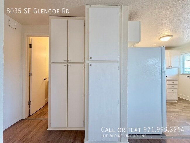 Building Photo - 8035 SE Glencoe Rd