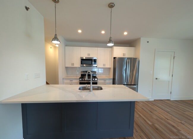 Building Photo - 138 Highland Ave