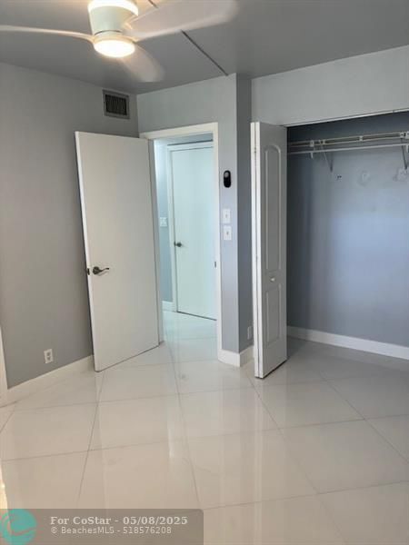 Building Photo - 1811 Sabal Palm Dr