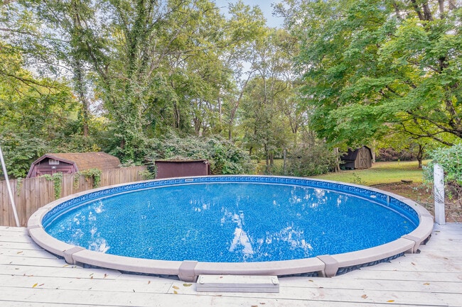 Building Photo - 828 Lemont Dr