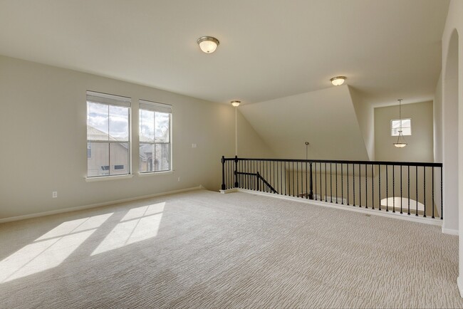 Building Photo - Beautiful home in the highly desirable nei...