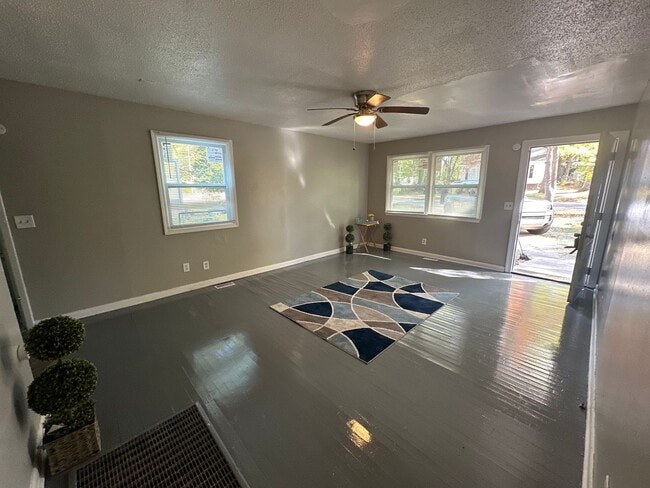 Building Photo - COMING SOON!  2 Bedroom house with LARGE yard!