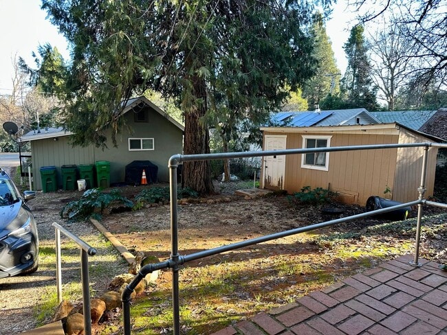 Building Photo - Charming 1-bedroom, 1-bathroom