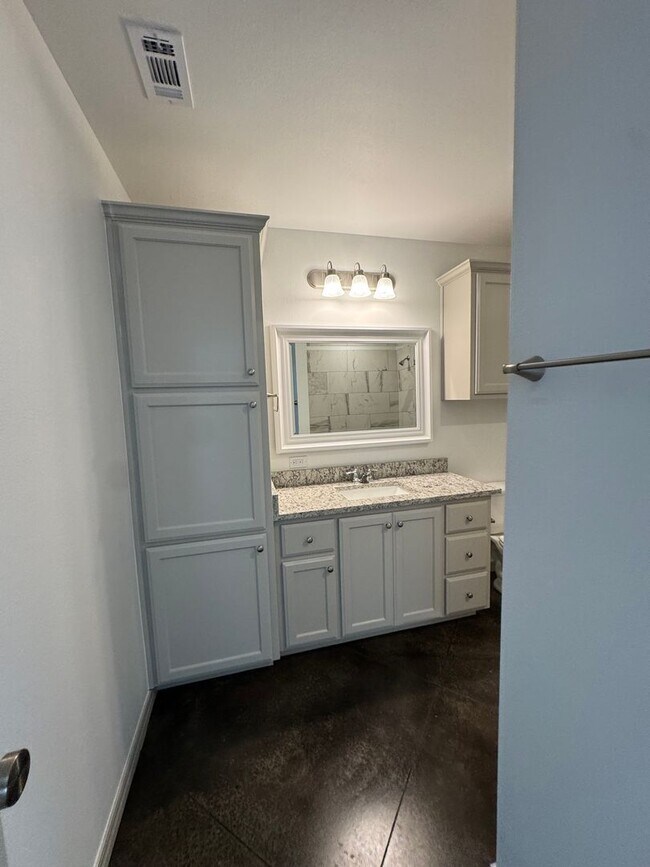 Building Photo - Located in the Glendale Area!!! New Build ...