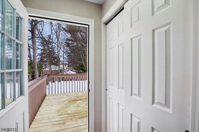 Building Photo - 99 Lincoln St