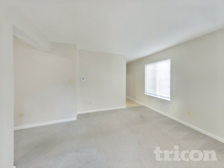 Building Photo - 557 Cembra Dr