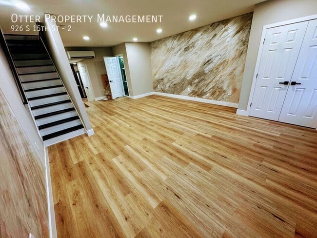 Building Photo - 926 S 15th St