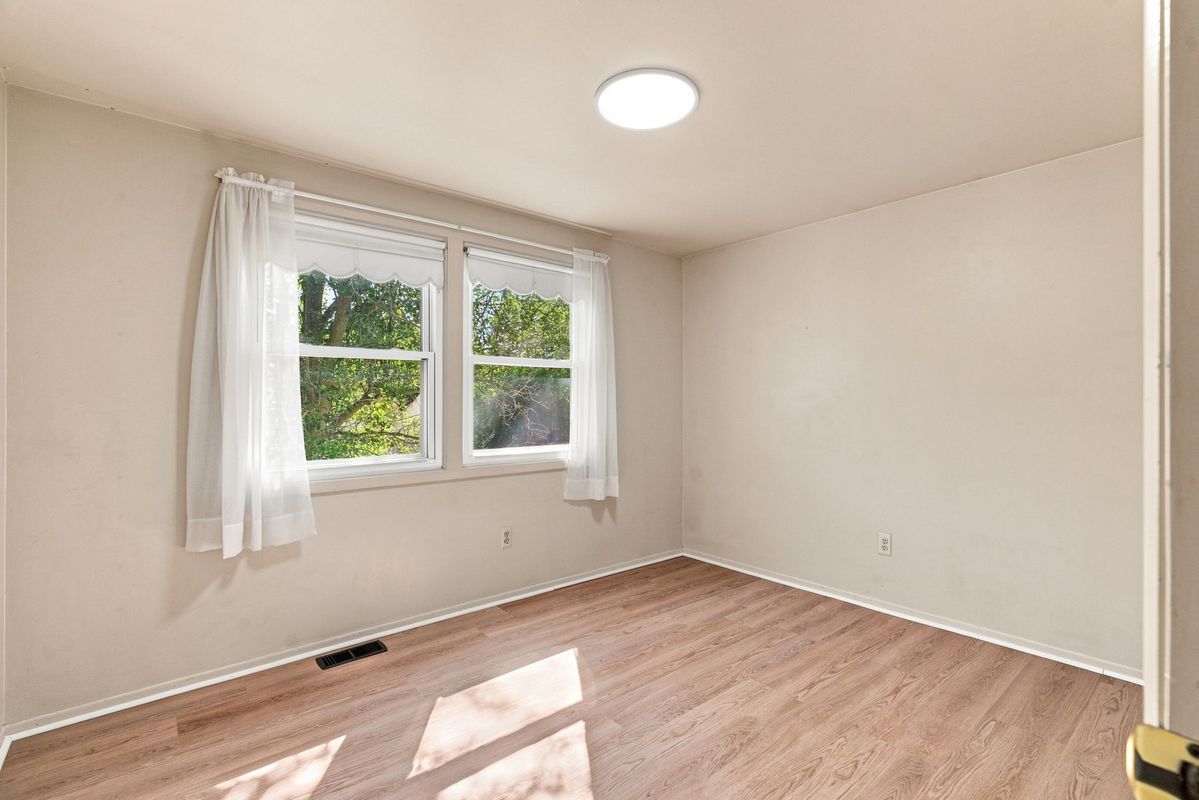 Building Photo - 4856 Danbury Dr