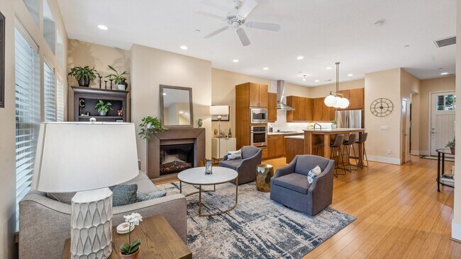 Building Photo - Modernly Elegant Townhome w/ 2 Primary Suites +2.5 bathrooms in Beautiful Peterkort!