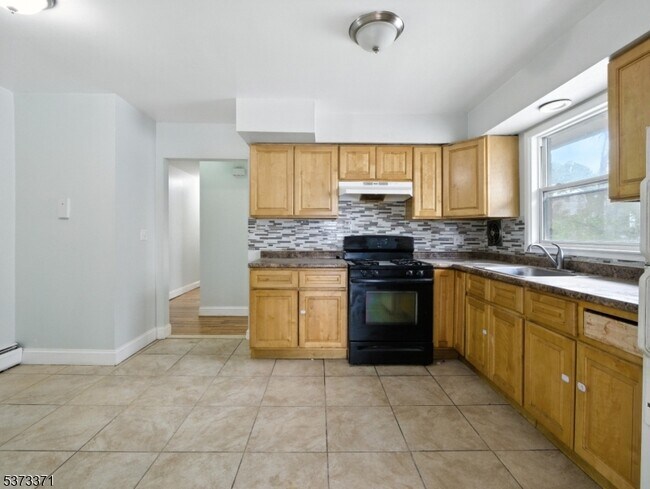 Building Photo - 46 Tichenor Terrace