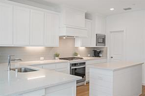 Building Photo - 2702 Parkview Ct