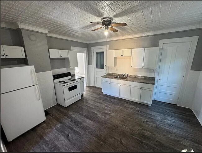 Building Photo - 75 Van Stallen St